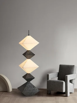 Италиански под лампа за дневна, постмодернистский минималистичен дизайн, луксозен диван Отстрани, черни атмосферни лампи в минималистичен стил